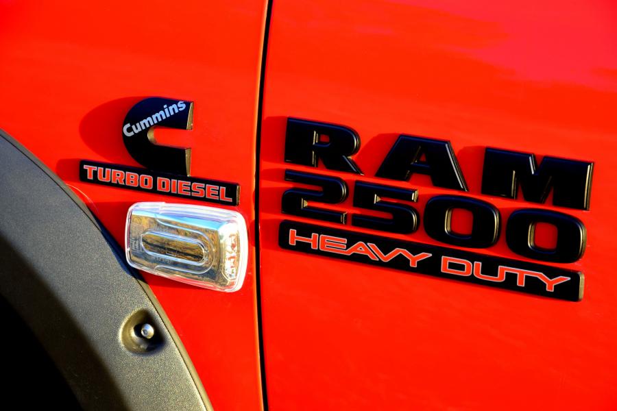 Логотип Dodge Ram 2500 Laramie Crew Cab Redback 2017 года  (AU) (фото 6 из 13)